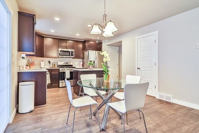 Building Photo - 1063 W Osprey Dr