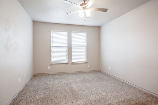 Building Photo - Wonderful Home in Cambridge Way!! SPEC!!