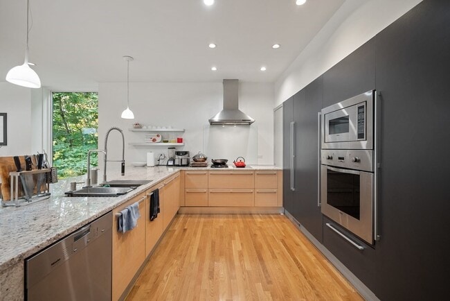 Building Photo - 35 Thornberry Rd