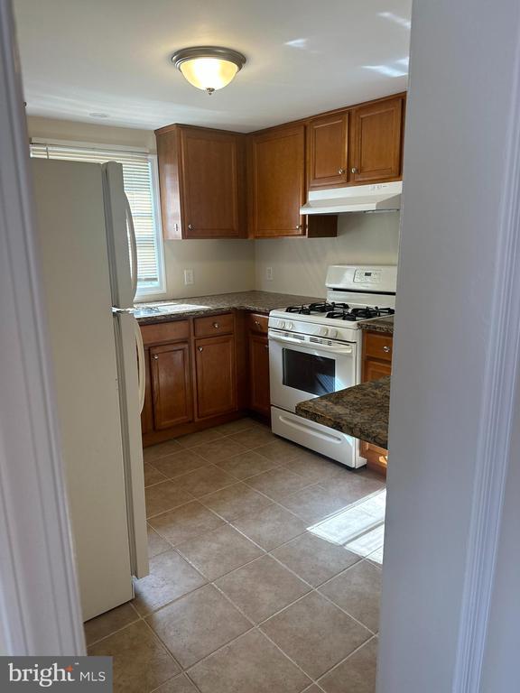 Building Photo - 371 Easton Rd