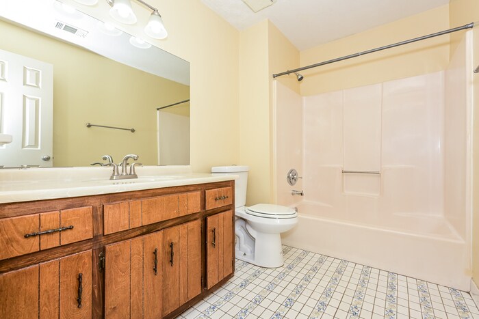 Building Photo - 155 Victoria Dr