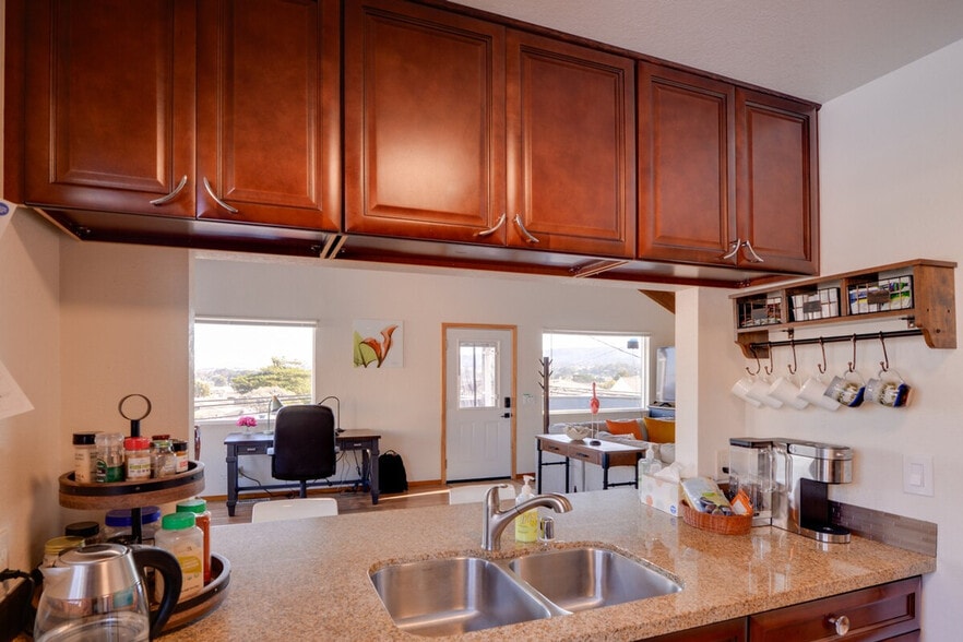 Building Photo - 434 Larkin St