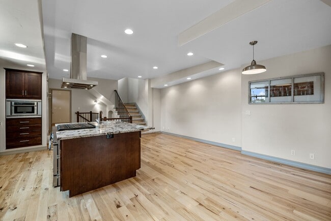 Building Photo - 1275 S Clayton St