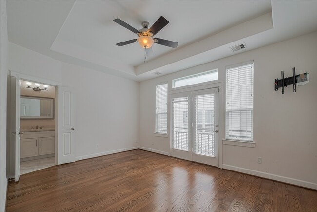 Building Photo - 854 W 20th St