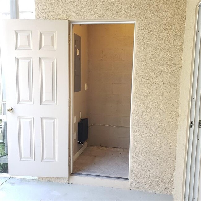 Building Photo - 15643 Stable Run Dr
