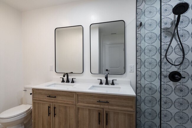 Building Photo - Central air conditioning!