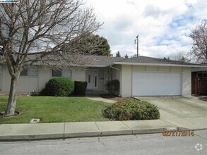 Building Photo - Spacious 4 bed 2 bath home in Fremont. Exc...