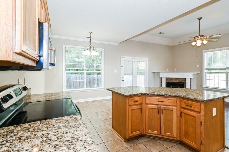 Building Photo - 8120 Woodson Dr