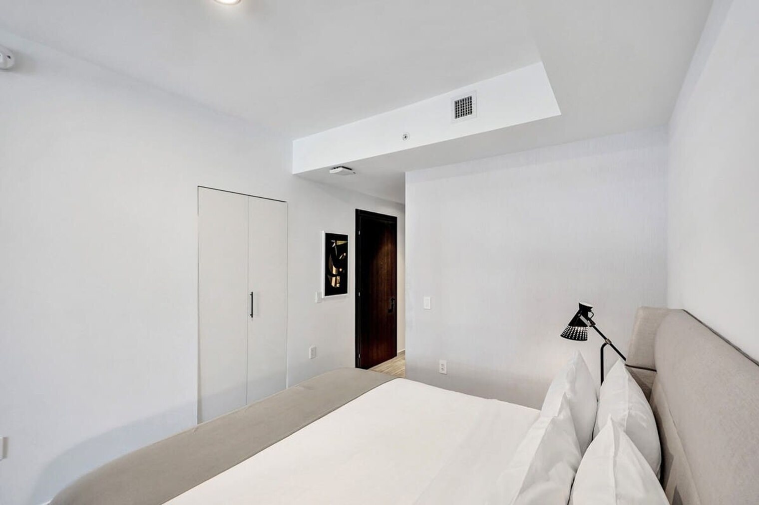 Building Photo - 398 NE 5th St