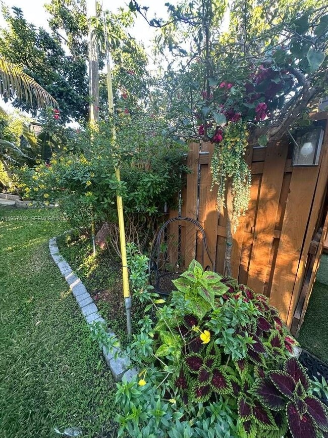 Building Photo - 283 Woodland Rd