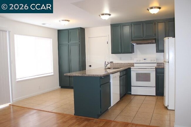 Building Photo - 2152 Blue Jay Cir