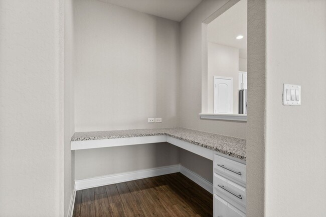 Building Photo - 139 Braeburn