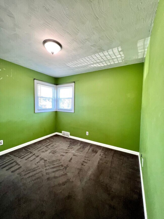 Building Photo - Beautiful 3 bed, 2 bath, 2 car garage