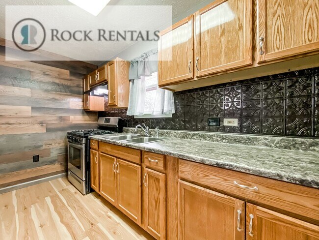 Primary Photo - Completely Renovated 1 Bed 1 Bath House