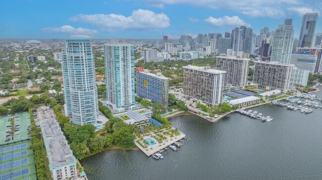 Building Photo - 2025 Brickell Ave