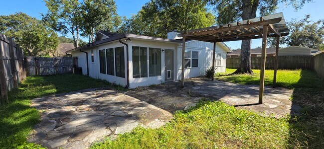 Building Photo - Large 4 Bedroom Located in Arlington!