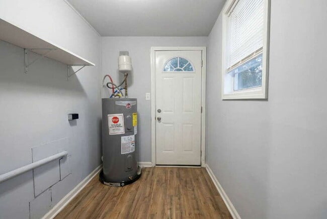 Building Photo - 625 E Wall St