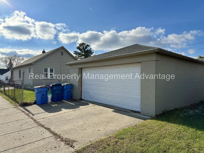 Building Photo - No Deposit Required! Updated, Spacious 3-B...