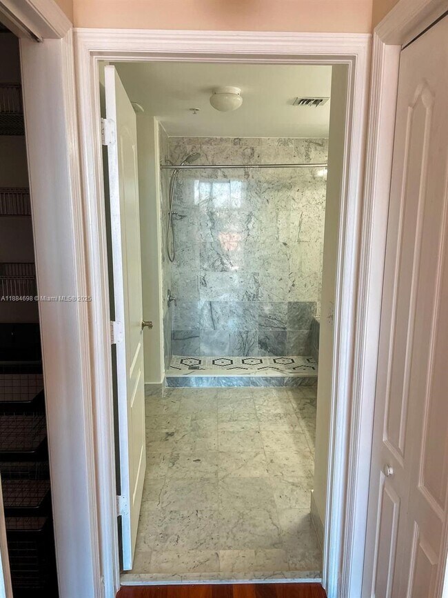 Building Photo - 2501 Douglas Rd