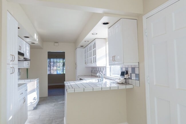 Building Photo - Beautiful single family house for rent