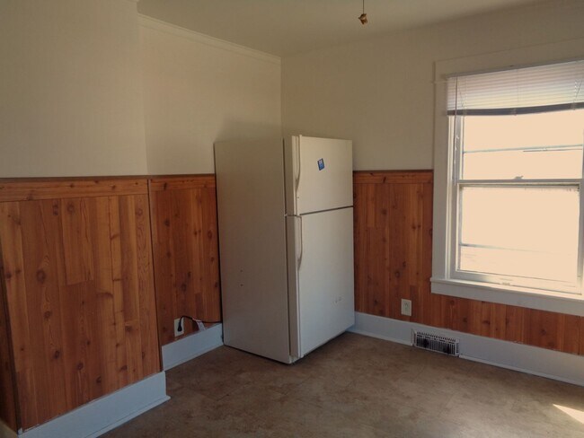 Building Photo - 936 D St
