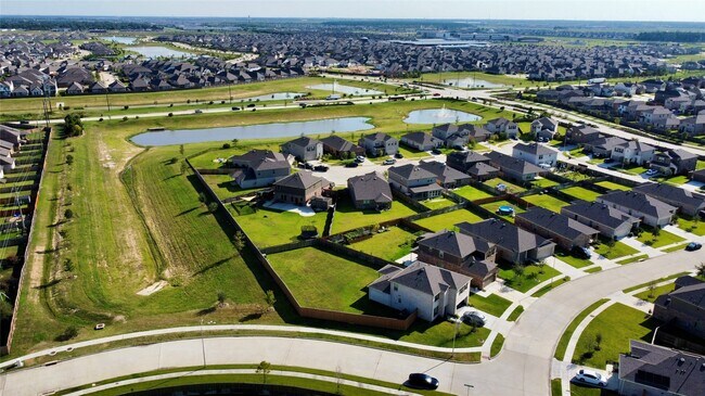 Building Photo - 21103 Sherrell Bay Dr