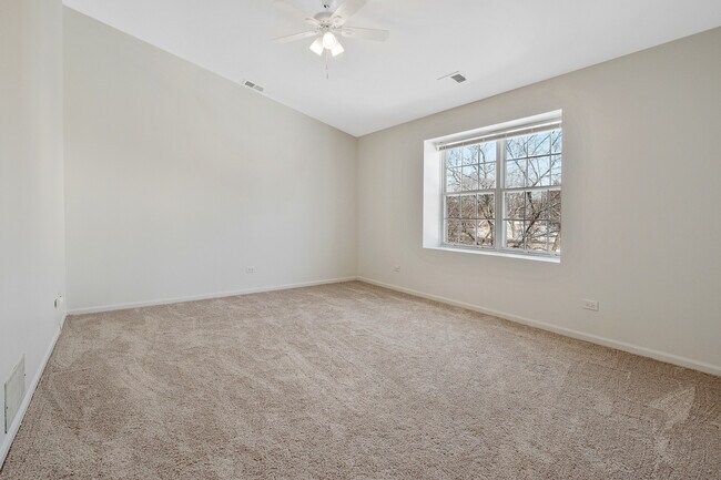 Building Photo - 450 Bridle Trail