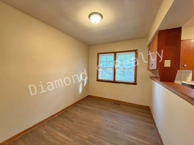 Building Photo - Cute 2 bed/1 bath house with Garage!