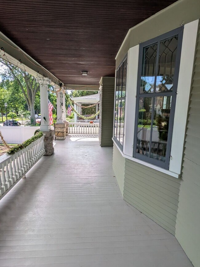 Building Photo - Charming 5-bedroom home in the heart of Hamline–Midway!