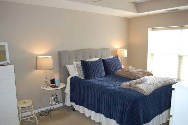 Building Photo - 440 W Mahogany Ct