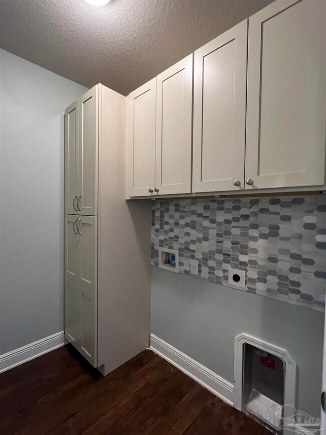 Building Photo - 4128 S Cambridge Way