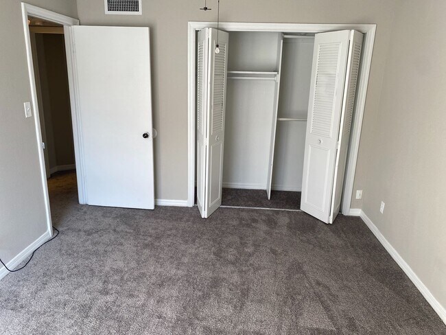 Building Photo - Serravella - 285-202