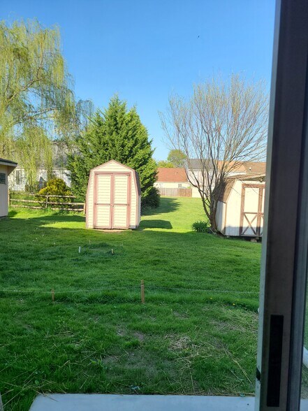 8 X 10 Storage shed - 1207 Brice Sq