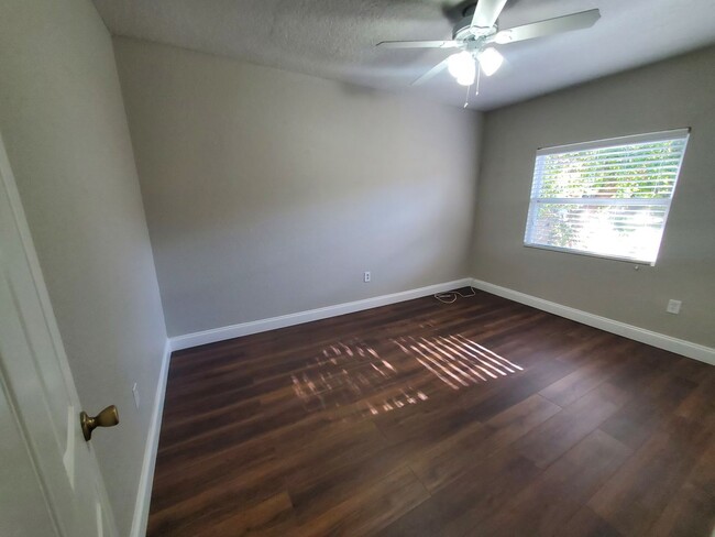 Building Photo - Charming Three bedroom one bath with huge ...