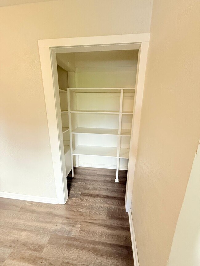 Building Photo - Spacious 3BD/1BA Single Family Home in Penn Hills