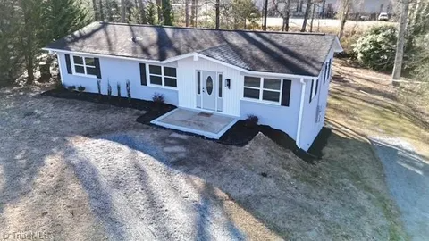 Building Photo - 19 N Forrest Dr