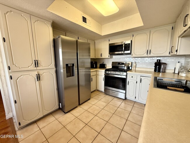 Building Photo - 7040 Portugal Dr