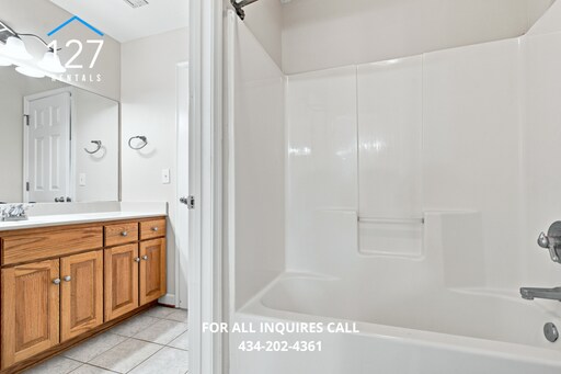 Building Photo - Comfortable & Stunning 4-Bedroom House in Prime Forest Location!