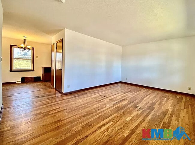 Building Photo - 1209 Harold Dr SE