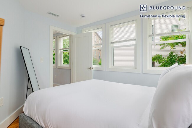 Building Photo - 1008 Winthrop Ave