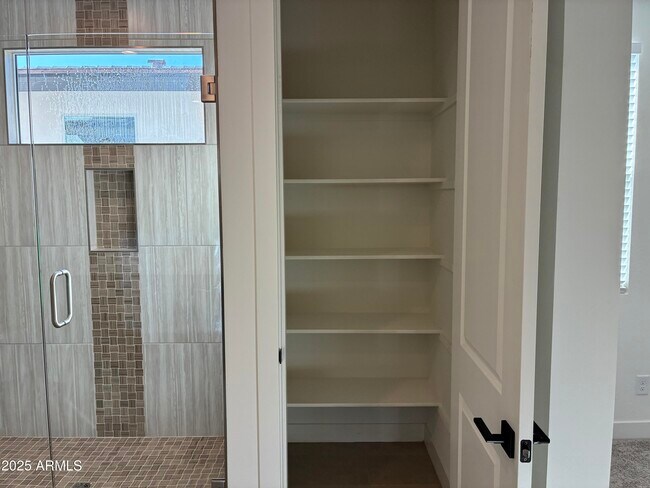 Building Photo - 17778 W Crawfordsville Dr