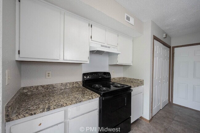 Building Photo - "Charming 3-Bedroom Haven with 2.5 Baths in Indianapolis – Your Perfect Retreat on Liverpool Way!"