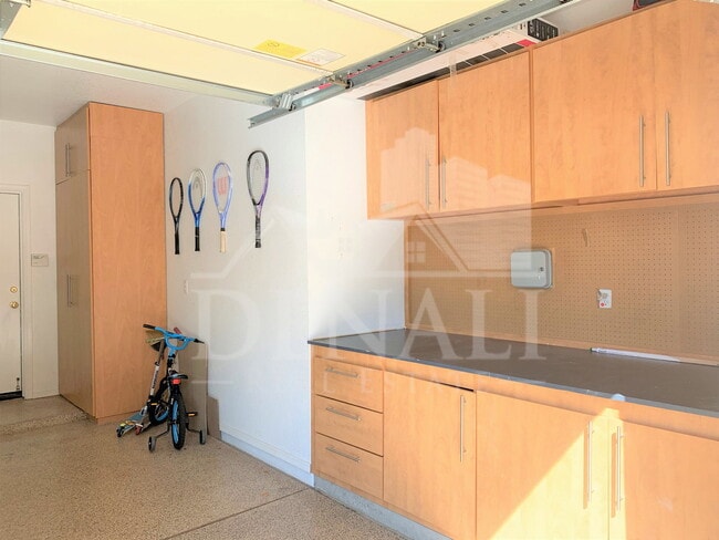 Building Photo - 706 N Tangerine Dr