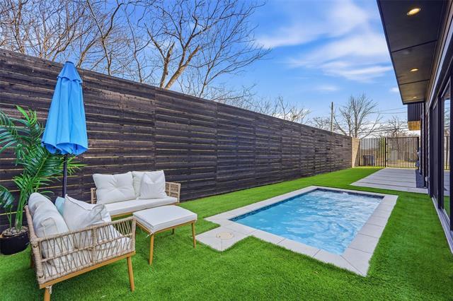 Building Photo - 3633 Thedford Ave