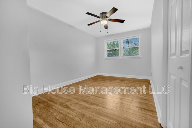 Building Photo - 1307 Dartmouth Ave