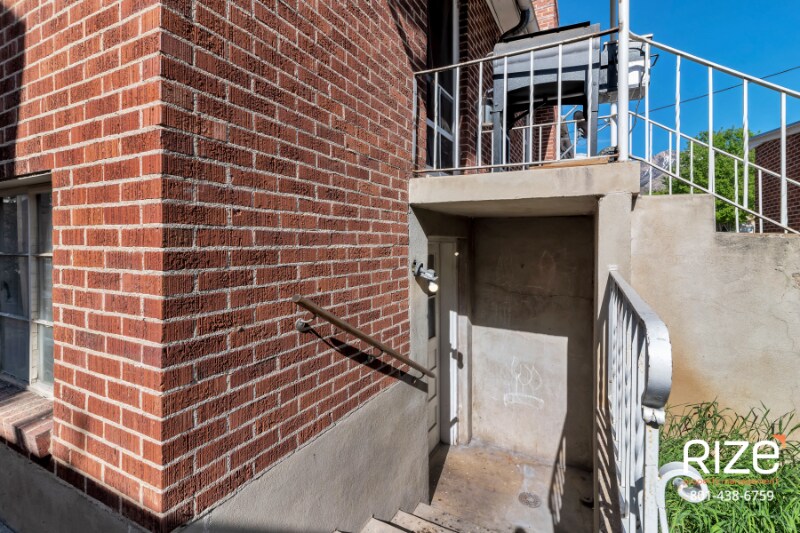 Building Photo - 521 28th St