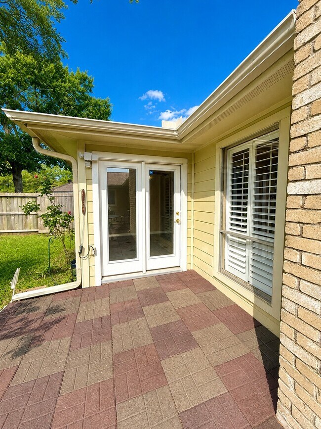 Building Photo - 14906 Brookpoint Dr