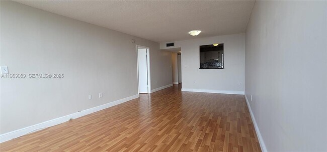 Building Photo - 1300 NE Miami Gardens Dr