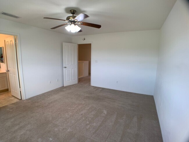 Building Photo - 3 bedrooms with A/C & 2 car garage in Ewa Beach (Spinnaker Place Townhome)! First showing is 12/1...