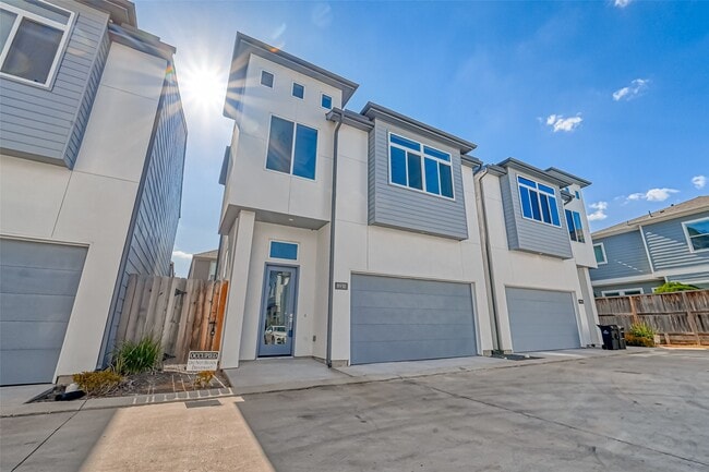 Building Photo - 8930 Spring Knoll Forest Dr